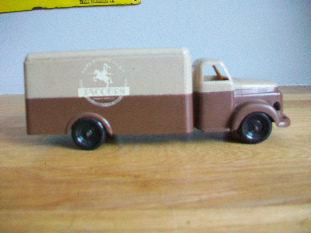 VINTAGE VOLVO N88 CHOCOLAT JACQUES BAKWAGEN, Antiek en Kunst, Ophalen of Verzenden