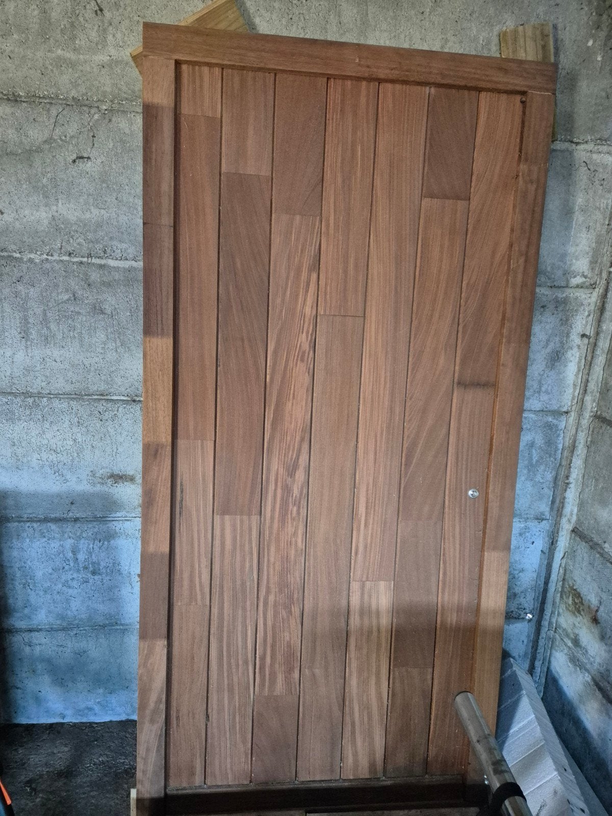Mooie nieuwe houten deur, Ophalen