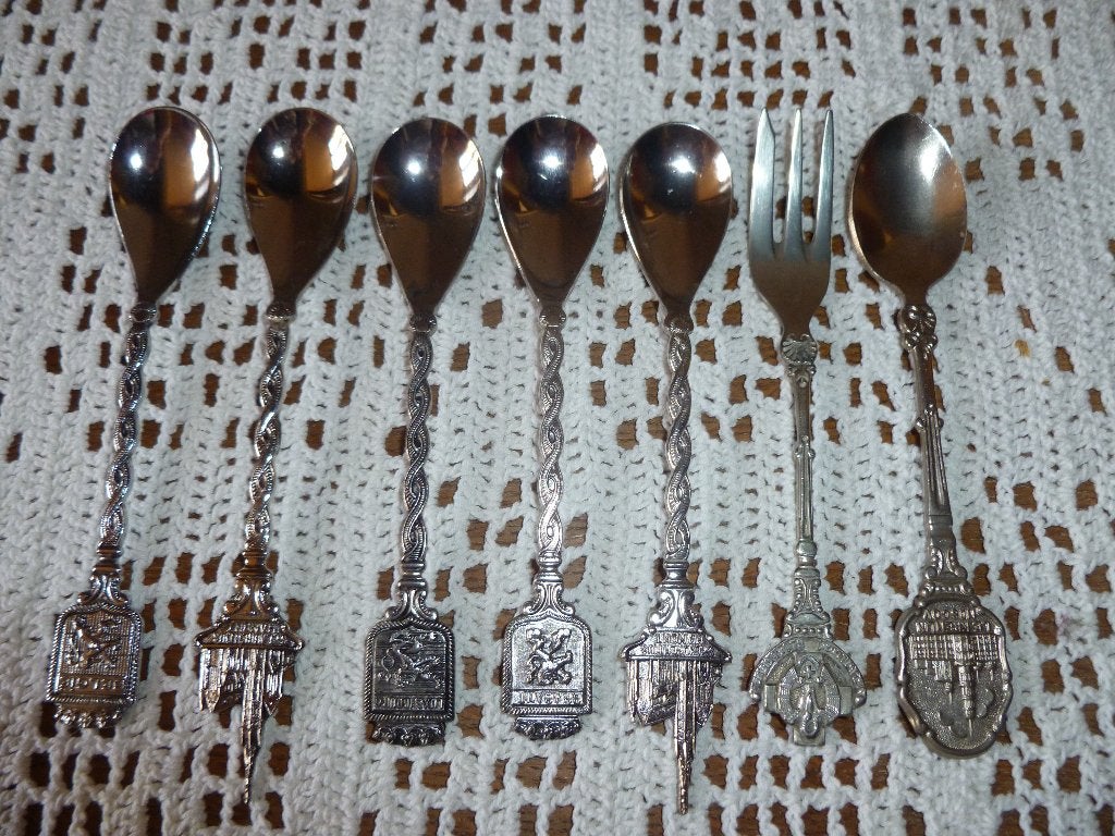 Verzilverde vintage lepeltjes gedraaide stelen, Antiquités & Art, Antiquités | Couverts, Enlèvement ou Envoi