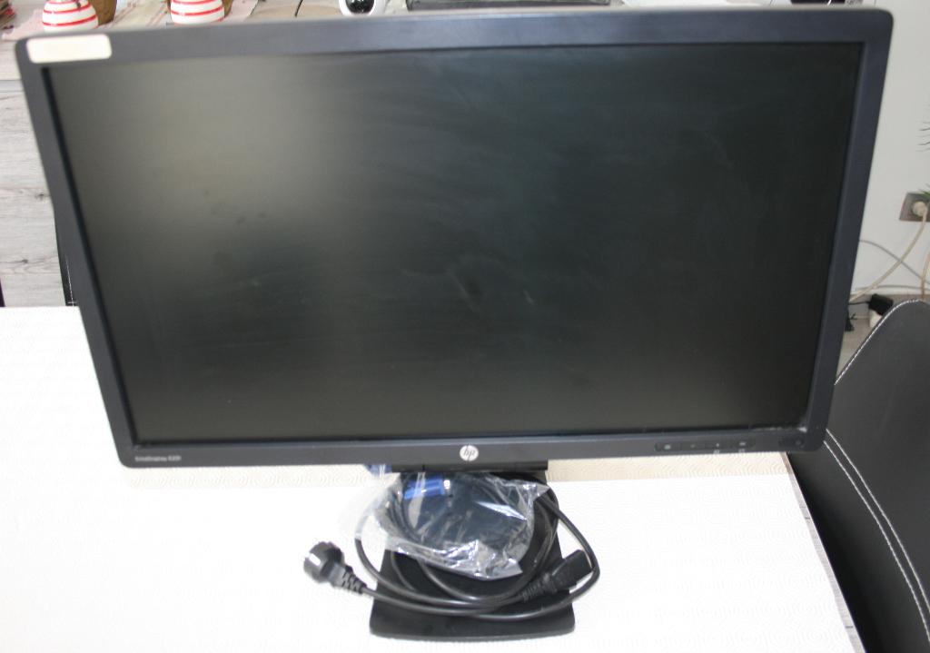 Moniteur LCD HP 23 pouces avec pied amovible, Informatique & Logiciels, 58,4cm, Enlèvement, Utilisé, HP