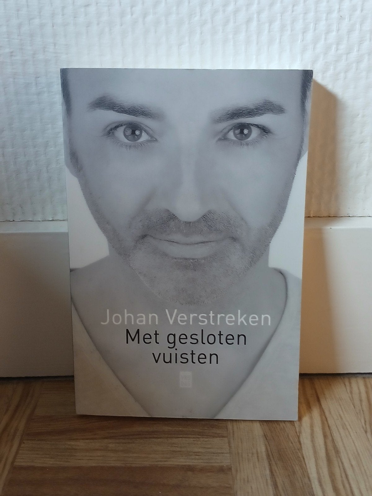 Johan Verstreken - Met gesloten vuisten, Enlèvement ou Envoi, Johan Verstreken, Comme neuf, Autres sujets/thèmes