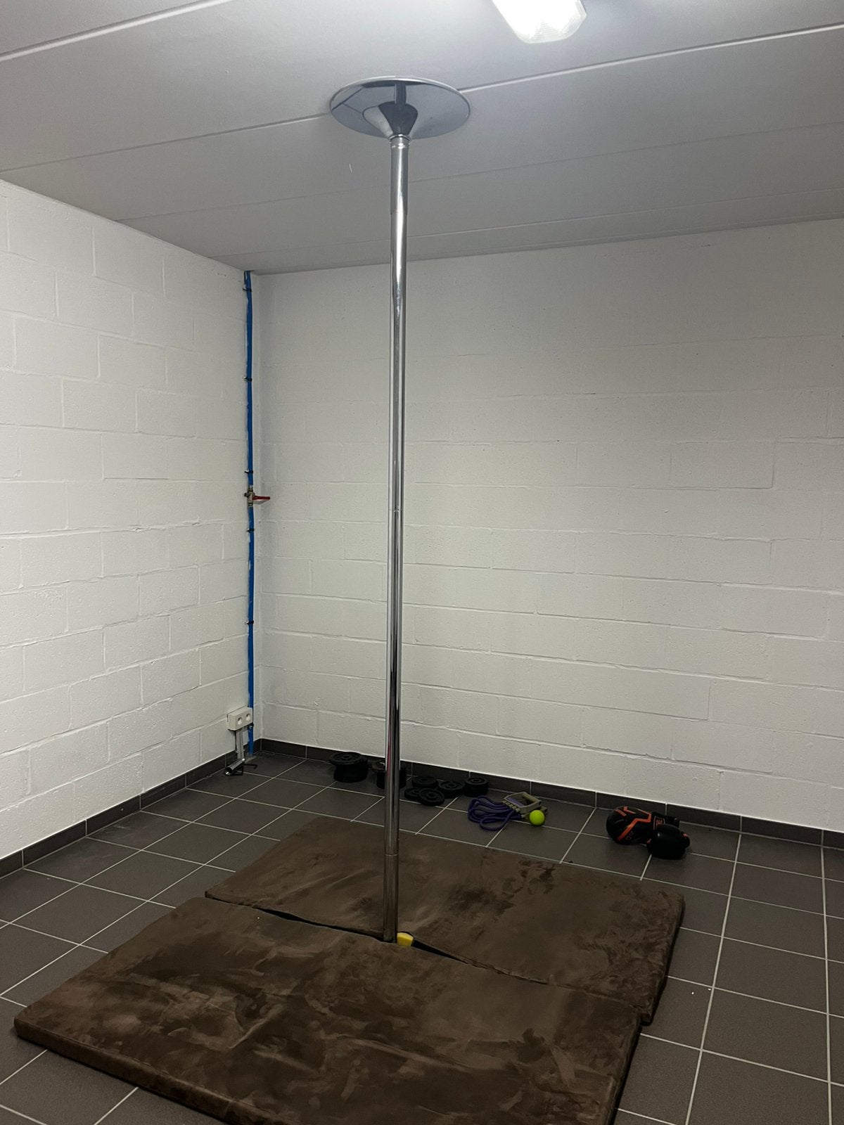 Barre de pole dance et tapis, Enlèvement, Comme neuf