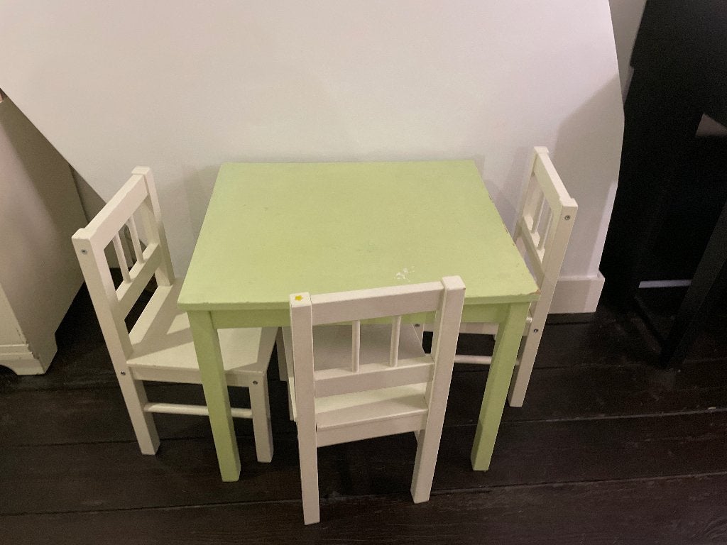 Kindermeubels: 3 stoelen en een tafel -Ikea, Ophalen, Gebruikt, Stoel(en)
