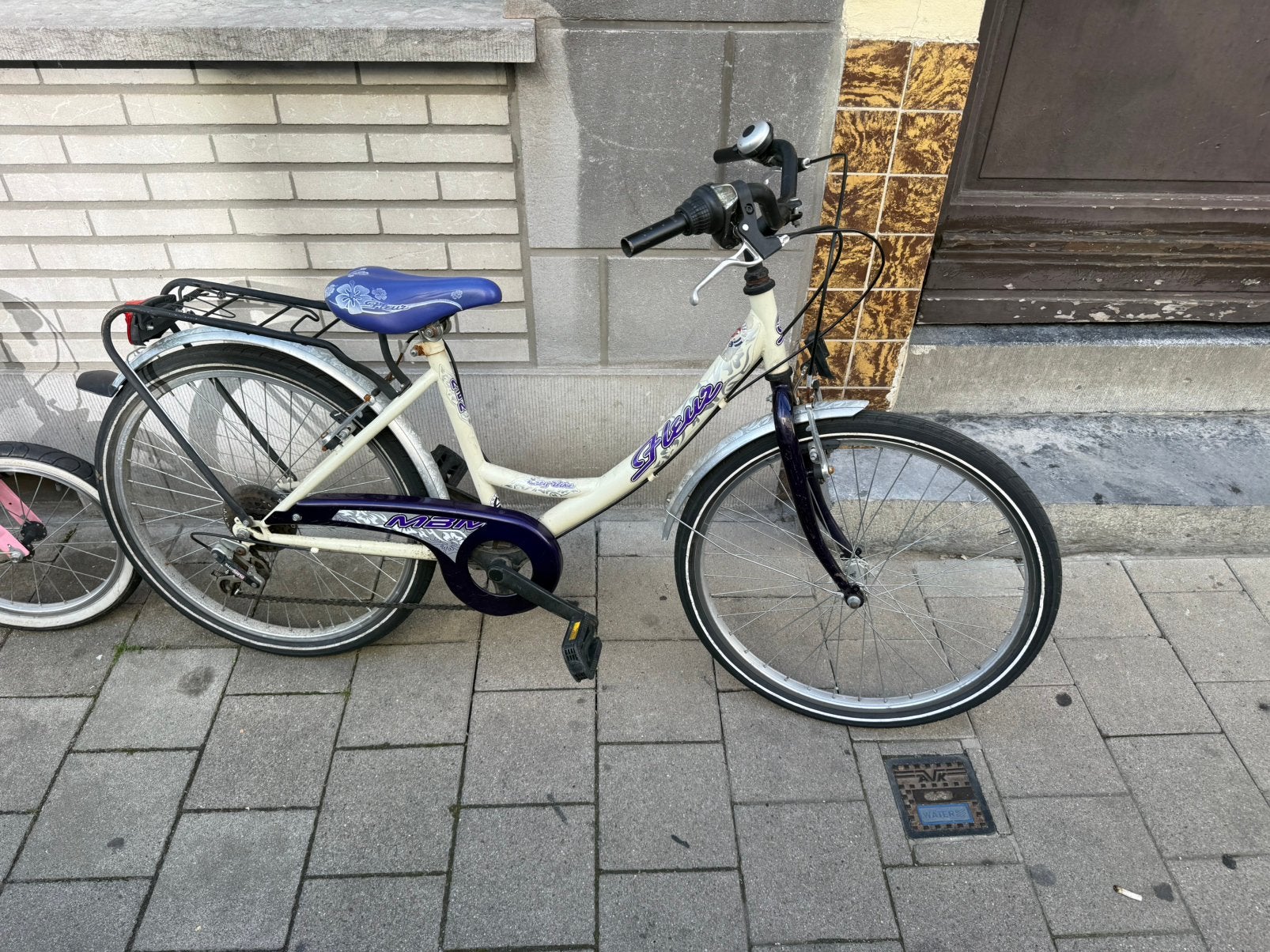 Fiets geschikt tussen 8-10 jaar en 6-8 jaar, Ophalen, Zo goed als nieuw