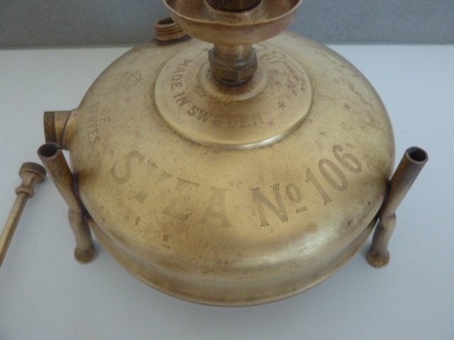 Réchaud de randonnée en laiton "SVEA  106" - Vintage, Antiquités & Art, Enlèvement ou Envoi, Bronze