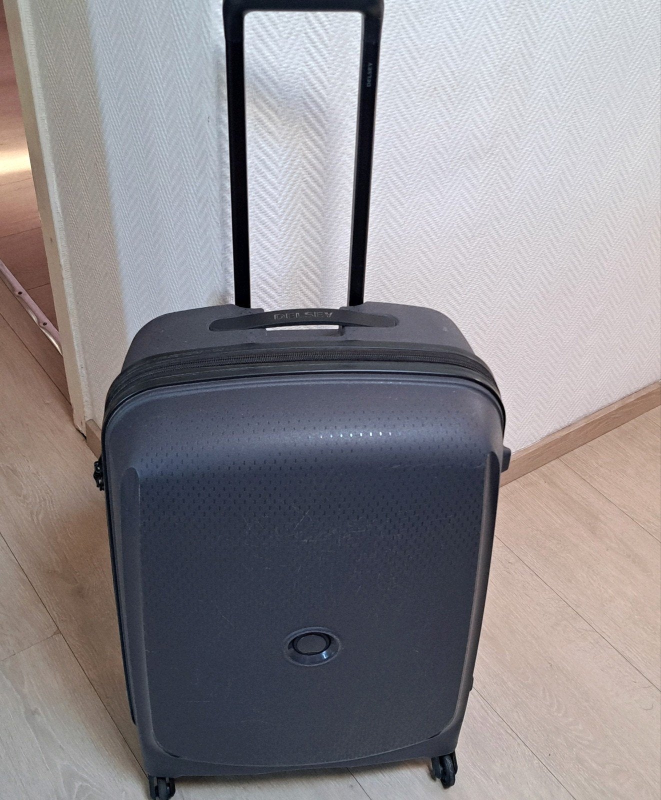 delsey valise trolley 4x roulettes coque rigide +_ 62/40 cm, Enlèvement, Comme neuf, Roulettes