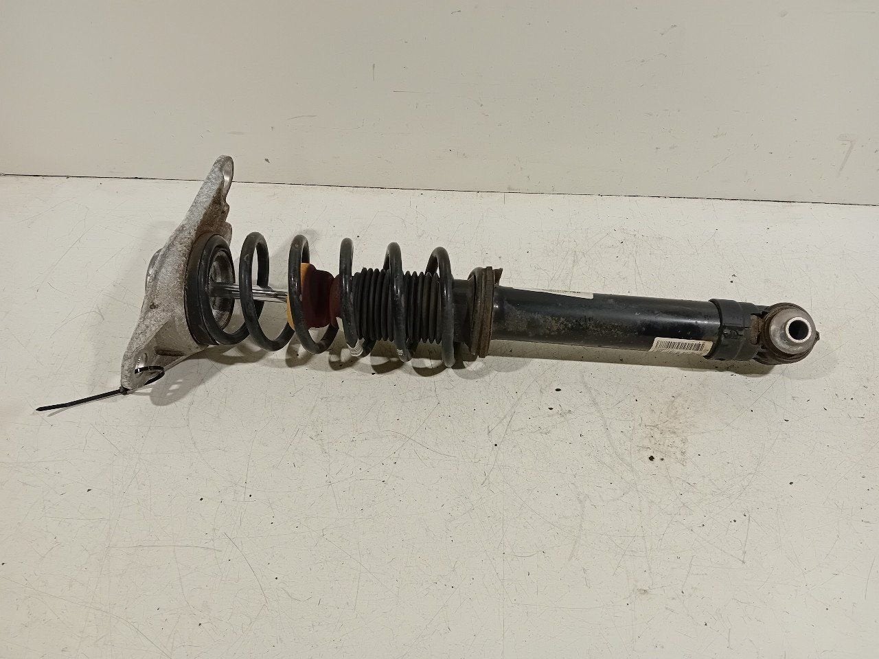 Schokbreker links achter BMW i3, Onderdelen@venauto.nl, Van der Ven Autorecycling B.V., Gebruikt, Ettenseweg 76, 4706 PB Roosendaal, The Netherlands