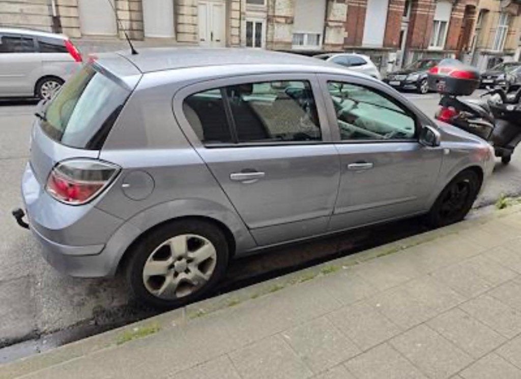 Opel Astra 1.4 Essence – 2009 – 150.000 km, Autos, Argent ou Gris, Achat, Boîte manuelle, Noir