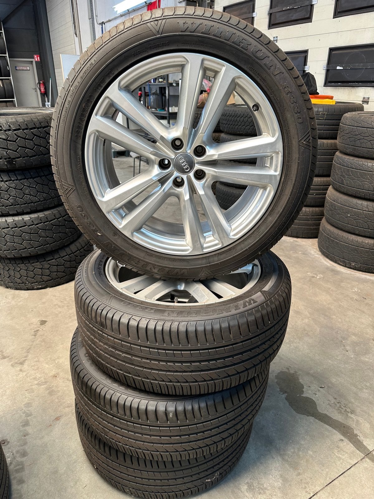 ORIGINELE VELG AUDI Q7 S-LINE NIEUWE ZOMERBAND!!!, Auto-onderdelen, Ophalen, 285 mm, Banden en Velgen, Nieuw