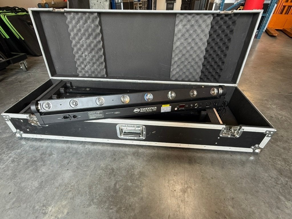 ADJ Sweeper Quad Led - 12 pièces en flightcase, Musique & Instruments, Enlèvement, Utilisé, Lumières