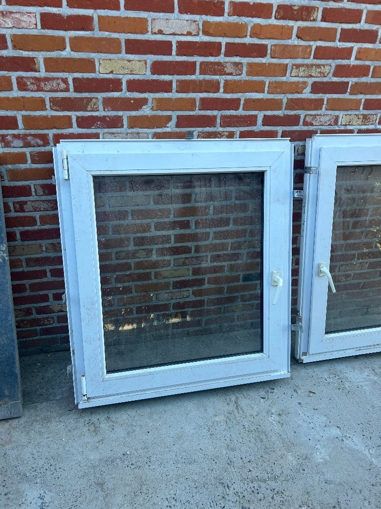 2x wit PVC draai/kip raam, Doe-het-zelf en Bouw, Kunststof, Gebruikt, Raamkozijn, Inclusief glas