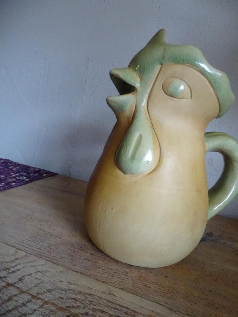 Cruche à vin forme de coq moderniste vintage ocre vert 22cm, Antiquités & Art, Enlèvement