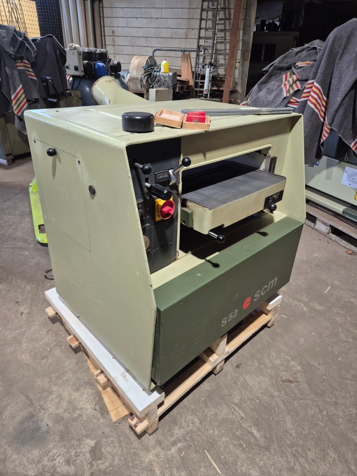 Vandiktebank scm s52 electrisch hooglaag, Doe-het-zelf en Bouw, Ophalen