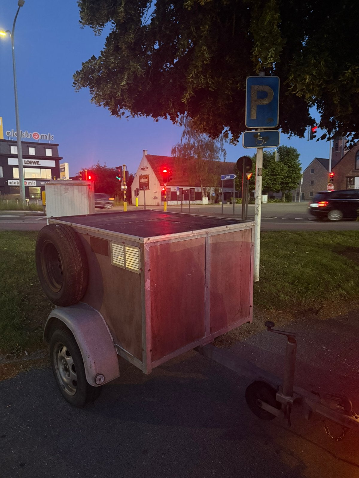 Honden aanhangwagen, Ophalen, Zo goed als nieuw