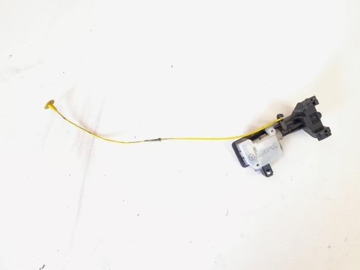 Moteur de verrouillage clapet réservoir d'un Mercedes ML-Kl, 3 mois de garantie, Utilisé, -, -