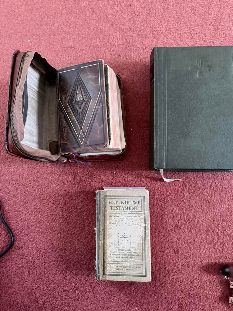 Antieke Bijbels boeken, Enlèvement