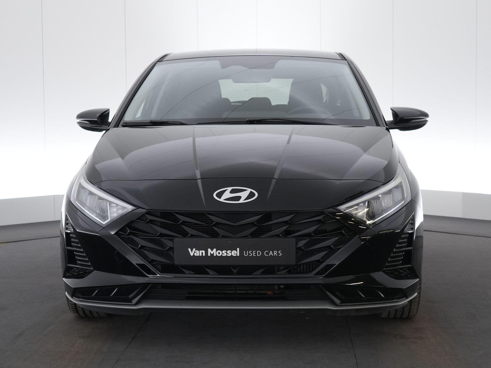 Hyundai i20 1.0 T-GDi 48V 7-DCT 74kW Techno, Dealer onderhouden, Gebruikt, Zwart, Bedrijf