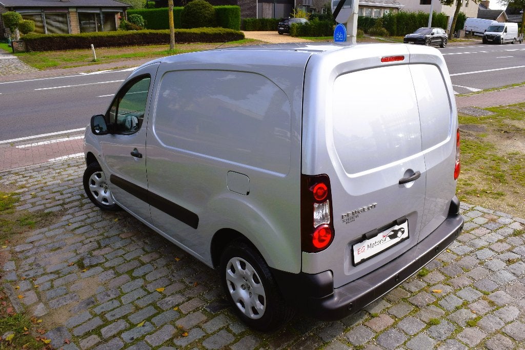 Peugeot Partner 1.6HDi/ 3 Zit/Lichte Vracht/HISTORY/GARANTIE, Voorwielaandrijving, Euro 5, Stof, 4 cilinders