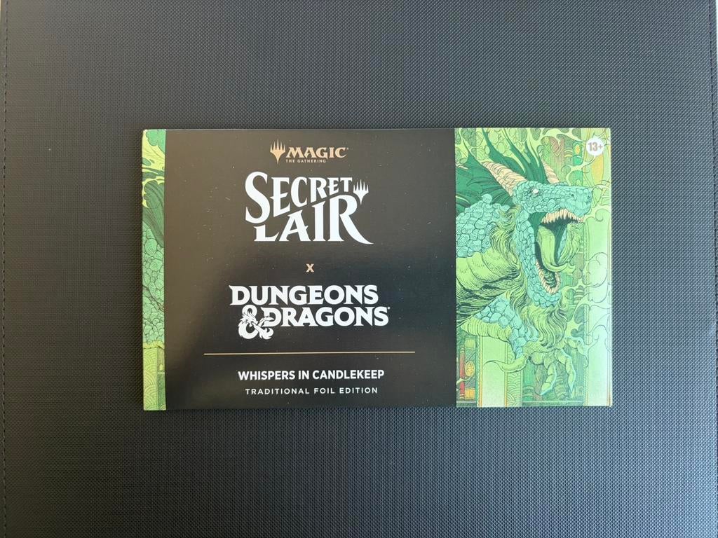 Secret Lair Dungeons & Dragons Whispers in Candlekeep Foil, Hobby & Loisirs créatifs, Enlèvement ou Envoi, Foil