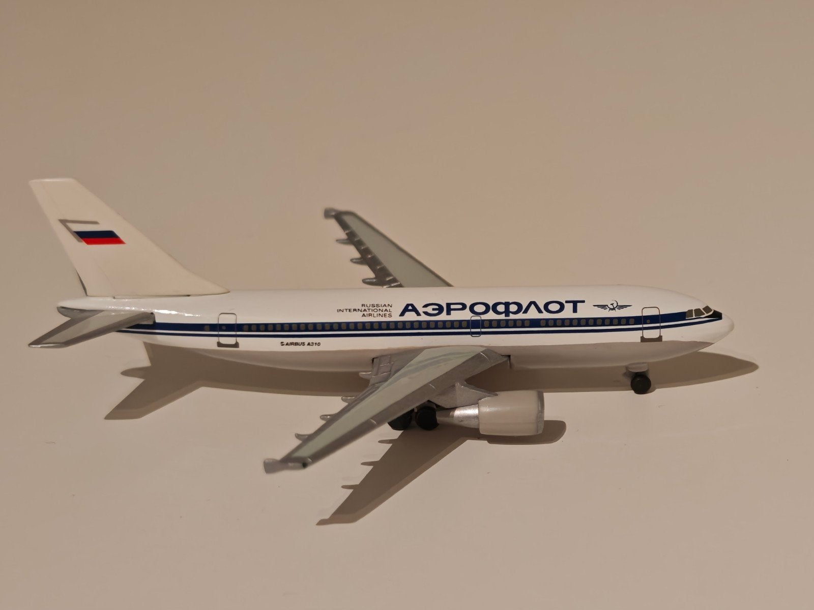 Aeroflot Airbus A310-300 1:500 (Vintage - Non immatriculé), Collections, Enlèvement ou Envoi, Utilisé, Modèle réduit