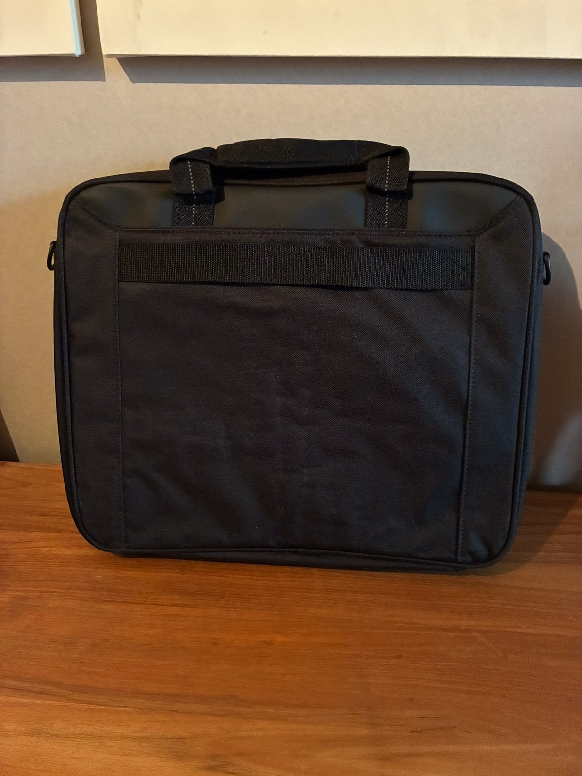 Laptop tas ,lange riem ,muis en adapter, Ophalen, Aktetas, Zo goed als nieuw, Targus