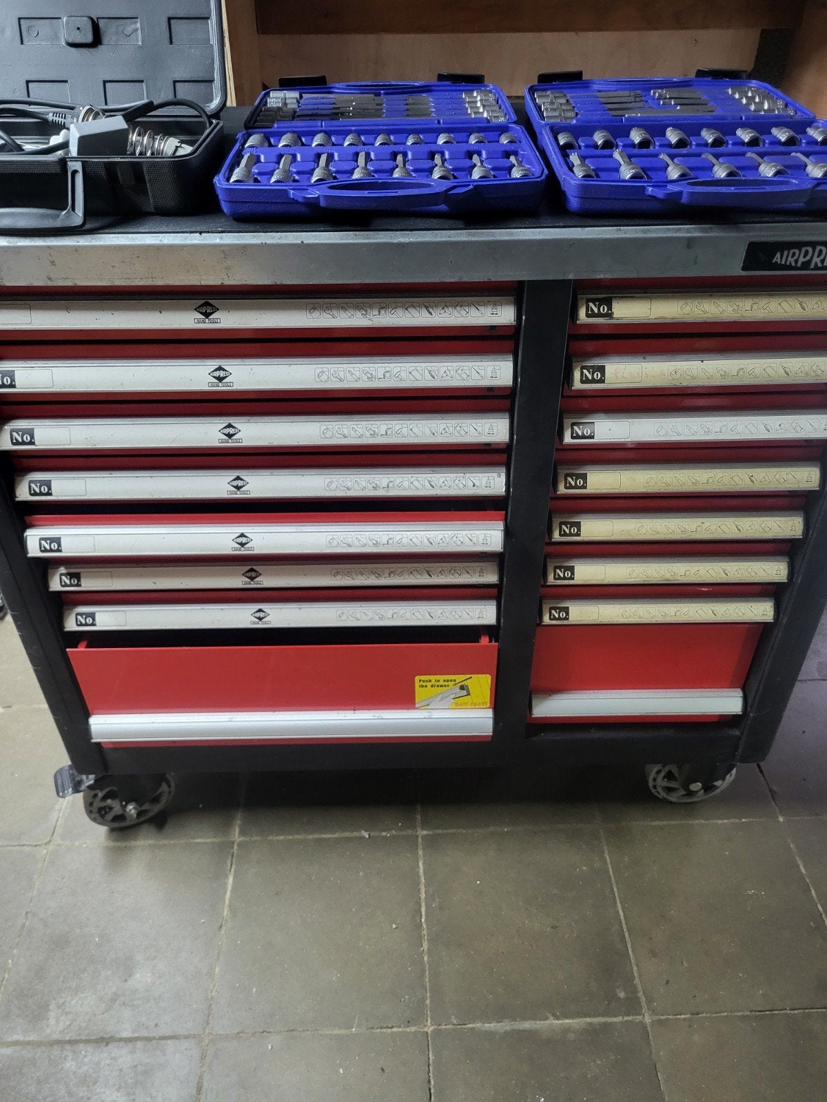 GEREEDSCHAPSWAGEN AIRPRESS, Ophalen