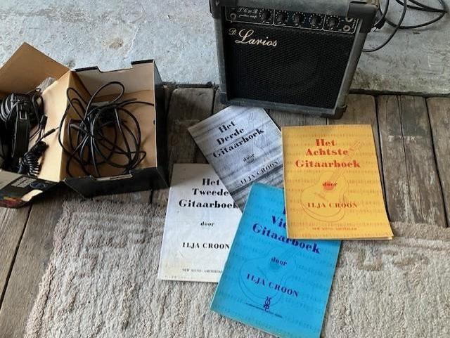 Amplificateur pour guitare D.Larios - partitions et écouteur, Musique & Instruments, Amplis | Basse & Guitare, Enlèvement, Utilisé