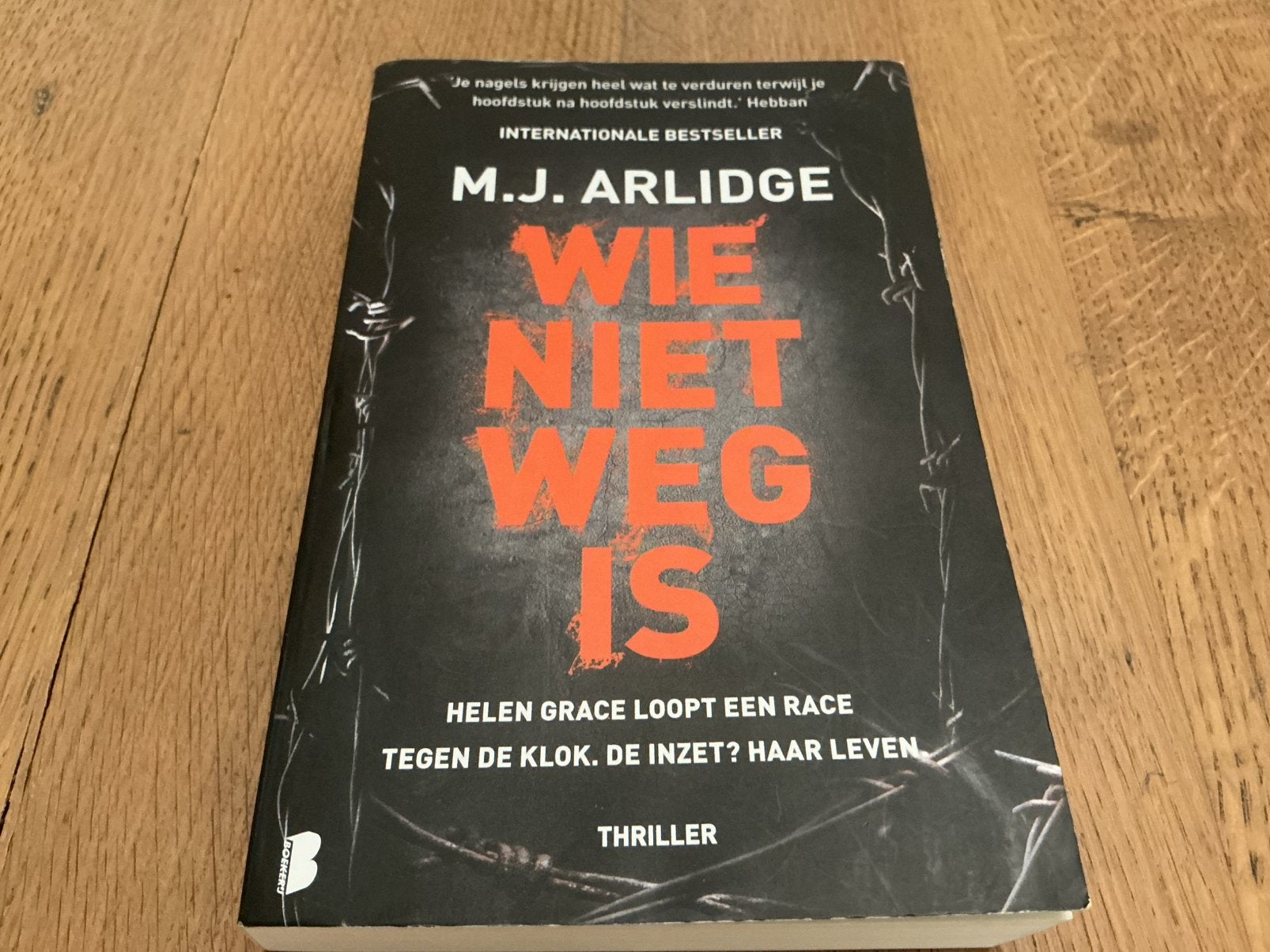 M.J. Arlidge - Wie niet weg is, Nederland, M.J. Arlidge, Ophalen, Gelezen