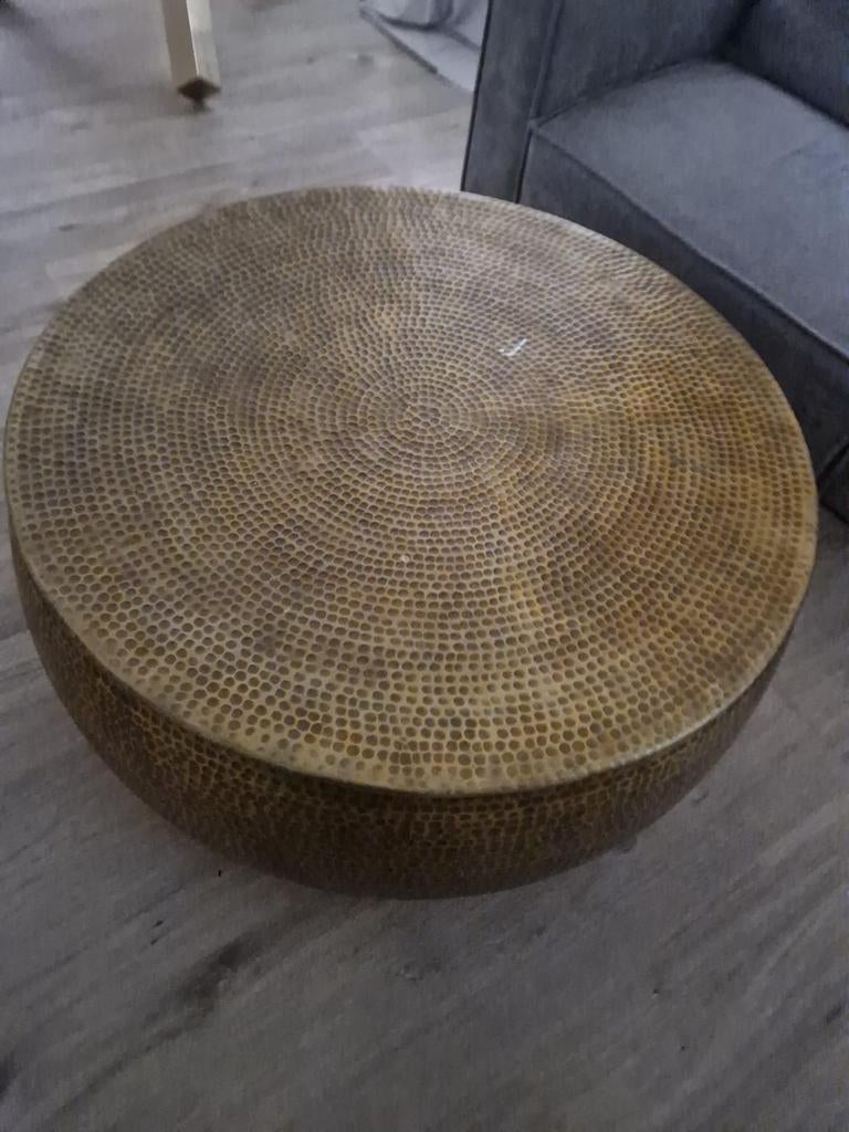 Table basse Paloma en aluminium martelé doré, Enlèvement