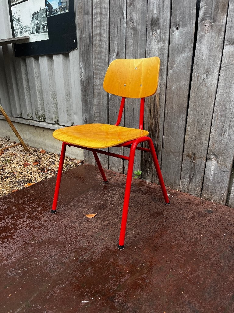 Vintage stoelen naar model van Kho Liang Ie | 70 op voorraad, Huis en Inrichting, Stoelen, Gebruikt, Vintage stapelstoelen, Ophalen of Verzenden