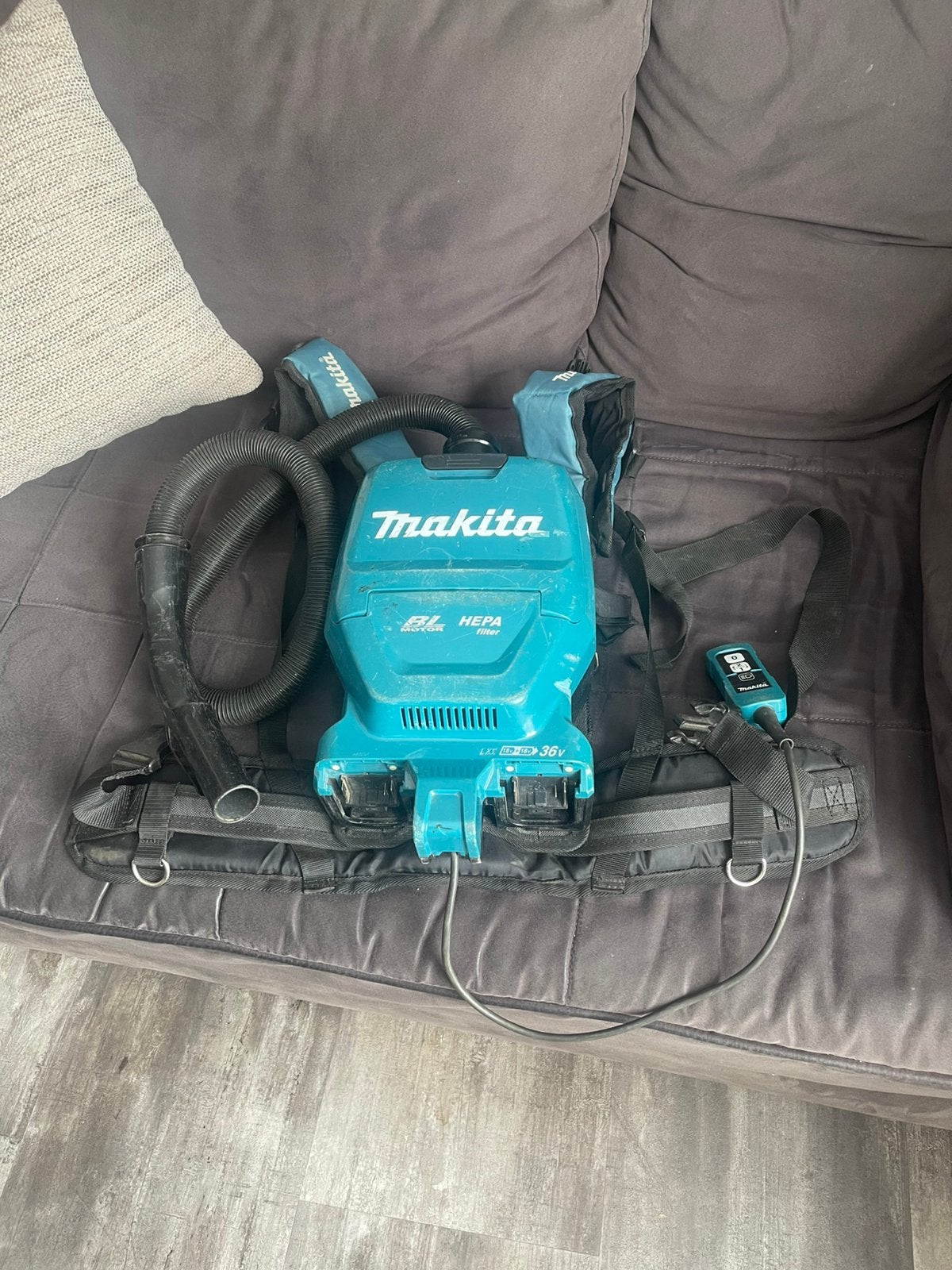 Aspirateur dorsale Makita, Enlèvement ou Envoi, Utilisé, Batterie