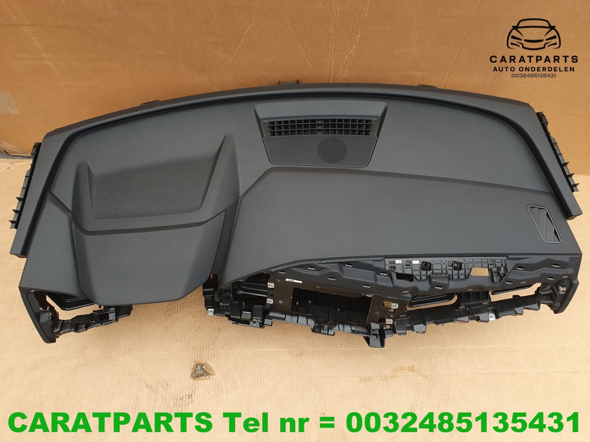 89B857001 Tableau de bord Audi Q4 Tableau de bord Q4 e-tron, AUDI AG, Auto-Union-Strasse 1
85045  Ingolstadt, DE, Audi, Utilisé