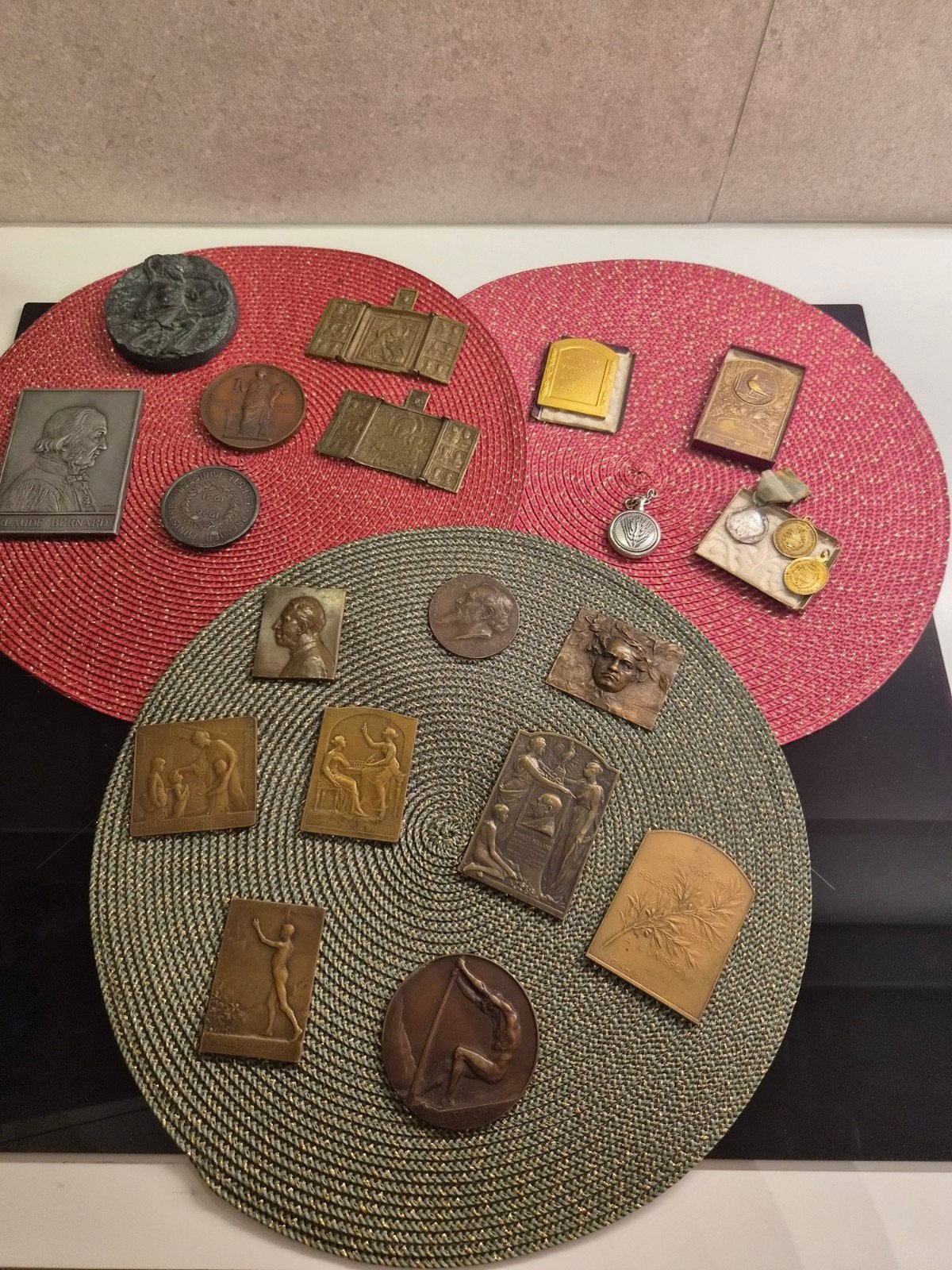Antieke bronzen medailles, Art Nouveau & Russische iconen, Enlèvement