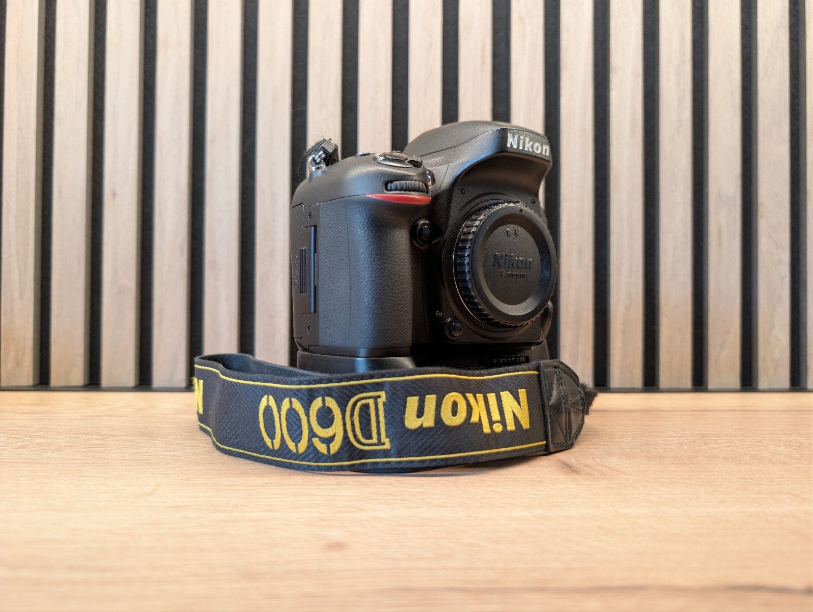 Nikon D600 fullframe body, TV, Hi-fi & Vidéo, Sans zoom optique, Enlèvement ou Envoi, Comme neuf, Batterie