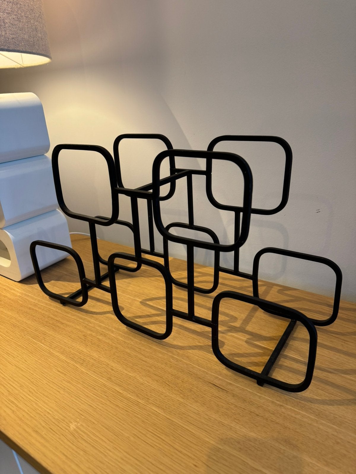 Geometrisch wijnrek in zwart metaal, Huis en Inrichting, Woonaccessoires | Wijnrekken, Ophalen, Metaal