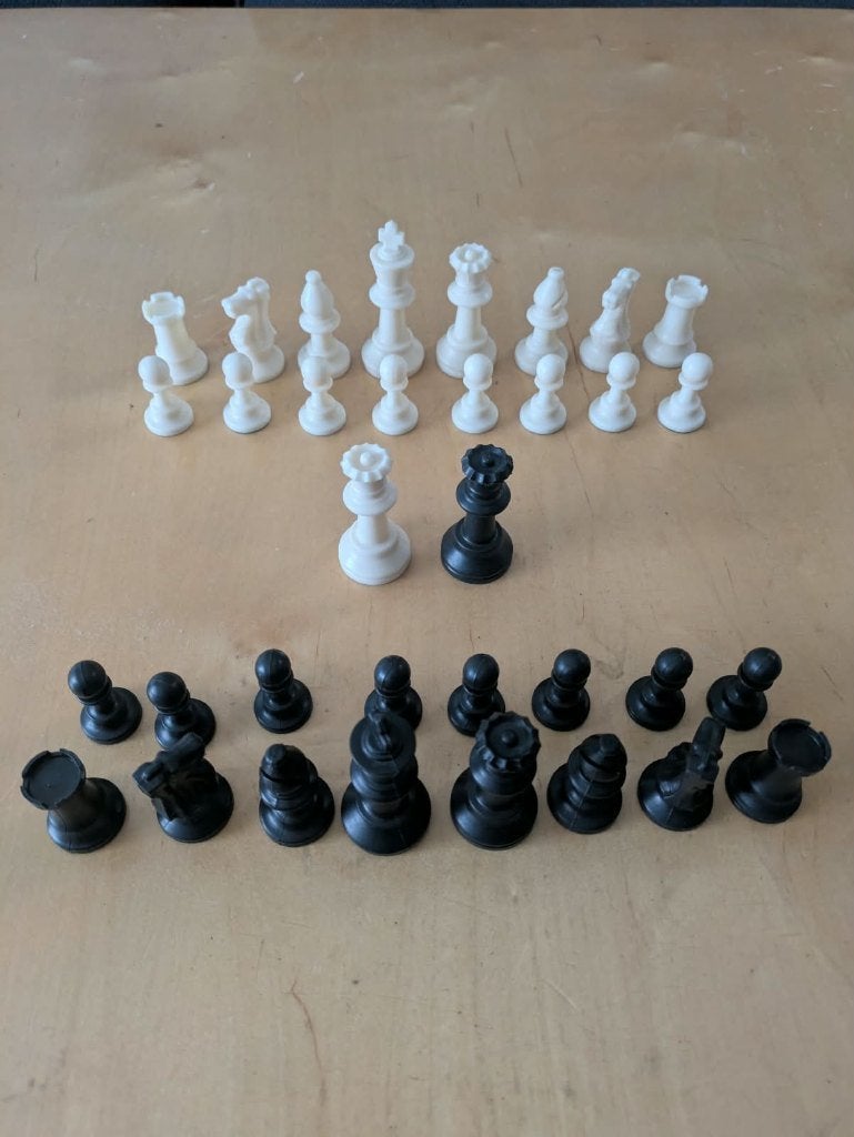 Schaakset - chess set - ZGAN, Hobby en Vrije tijd, Een of twee spelers, Ophalen of Verzenden, Zo goed als nieuw