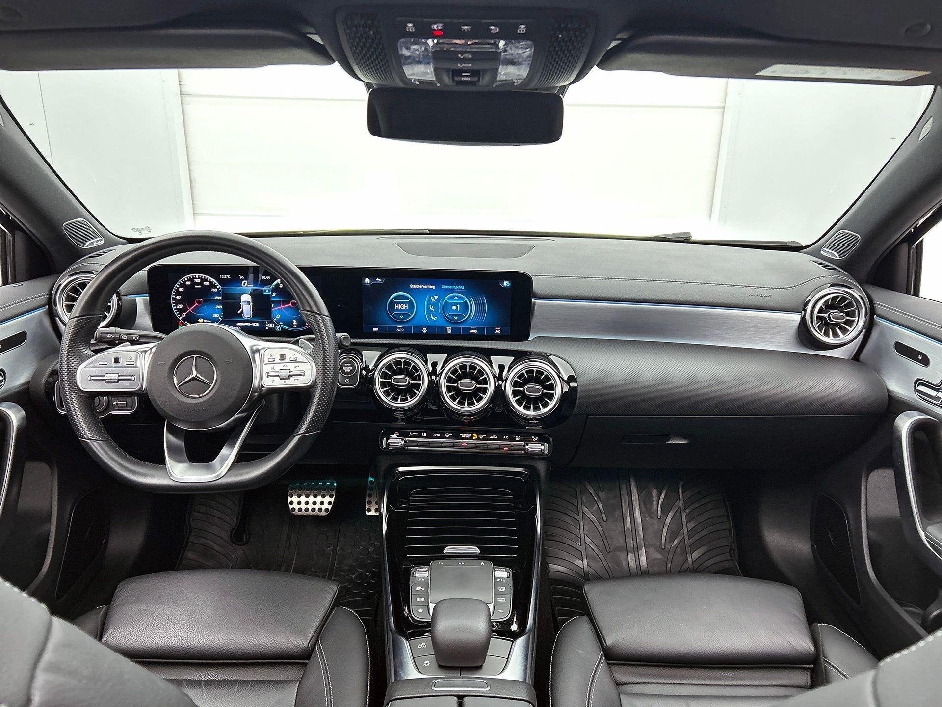 Mercedes-Benz A-Klasse Mercedes-AMG A 35 4MATIC Hatchback AM, Auto's, Automaat, Stof, 4 cilinders, Zwart