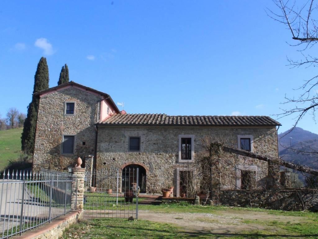 CASALE (B&B) IN STEEN MET PRACHTIG UITZICHT NABIJ FLORENCE, Immo, Buitenland, Italië, Landelijk