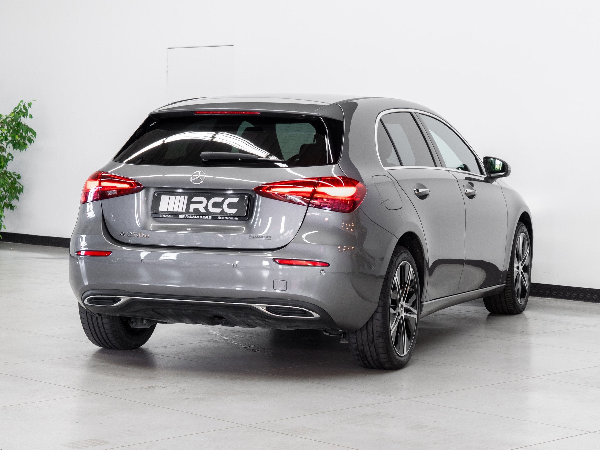 Mercedes-Benz A-Klasse 250 e Luxury-line 18" LED Sfeerlicht, Autos, Cuir, Achat, Entreprise, Carnet d'entretien