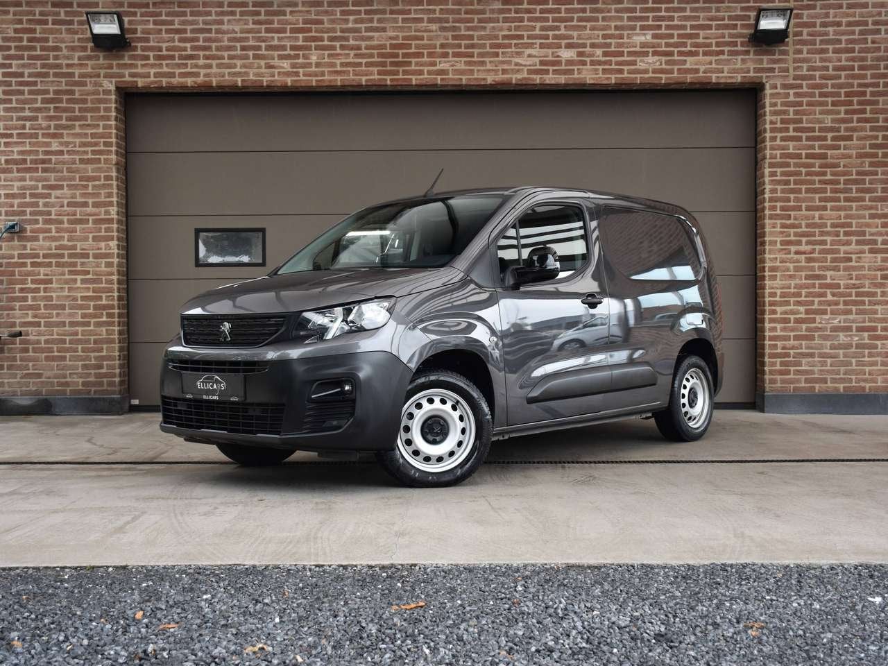 Peugeot Partner 1.5 BlueHDI L1 3 ZIT / AUTOMAAT / CARPLAY /, Zwart, 1494 kg, 0 kg, https://public.car-pass.be/vhr/01369fab-148b-49c3-b4ef-21a6e8fd00cf