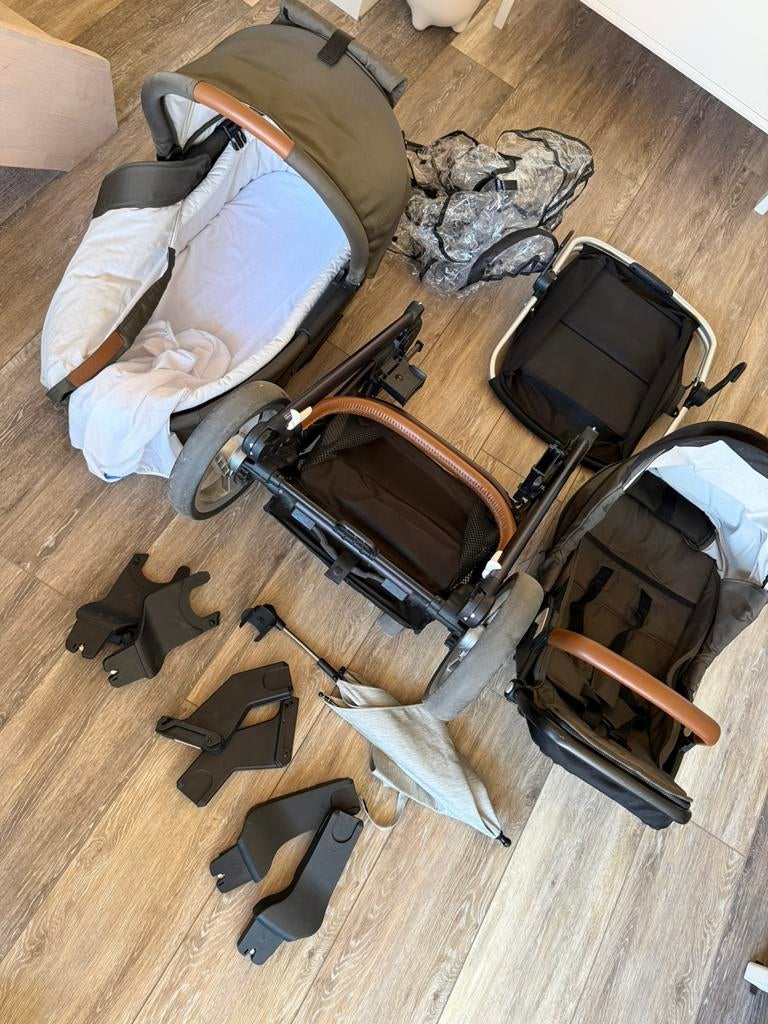 Mutsy Evo kakhi avec un ensemble complet d'accessoires, Poussette combi, Avec nacelle, Comme neuf, Enlèvement
