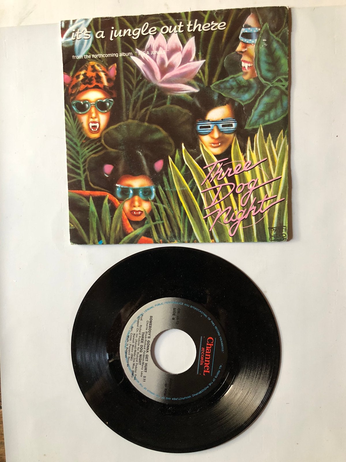 Three Dog Night : It's a Jungle Out There (1984 ; neuf), Envoi, Comme neuf