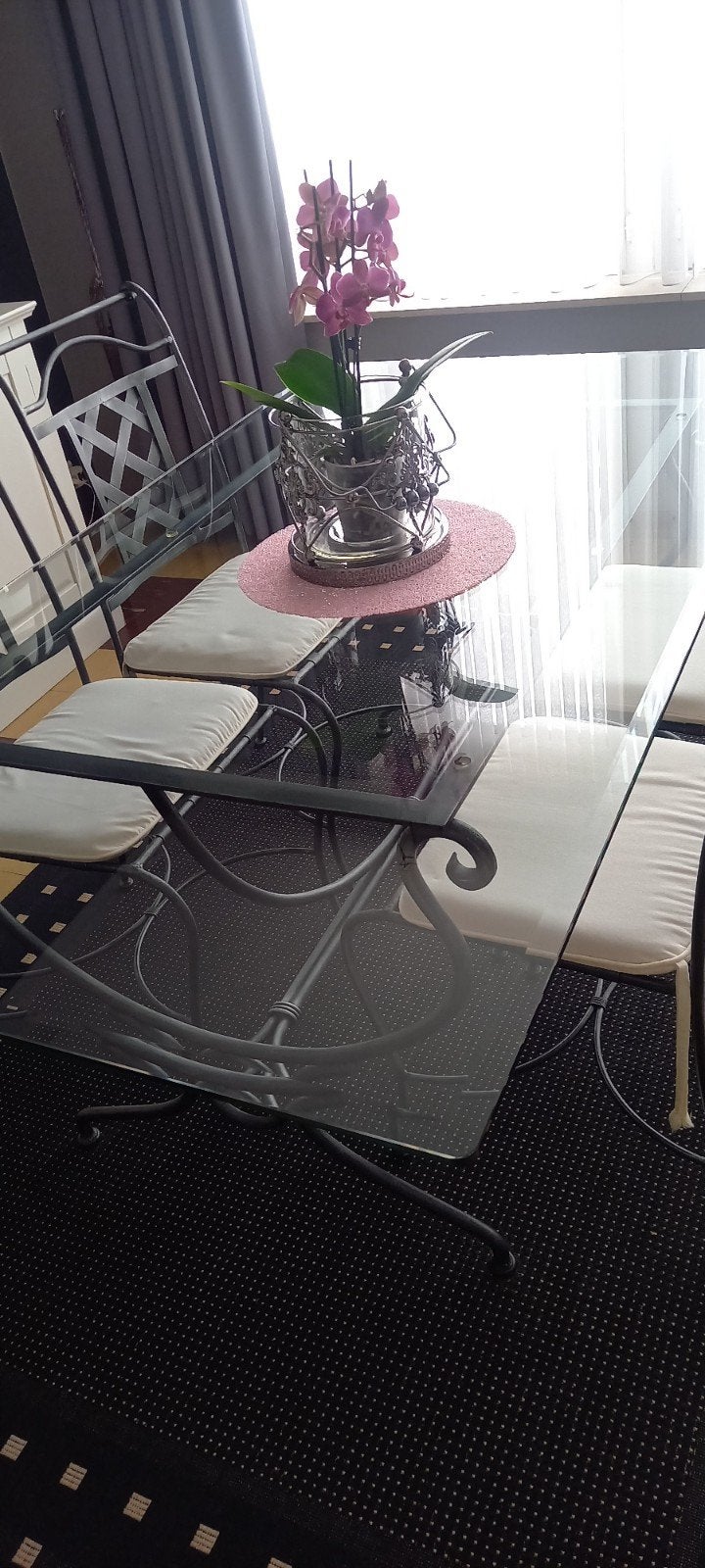 Table de salle à manger + 4 chaises en parfait état, Maison & Meubles, Enlèvement