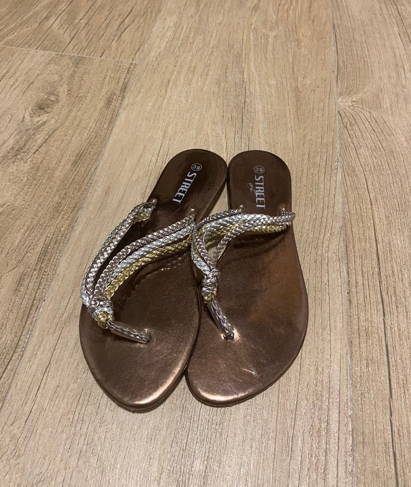 NIEUW! Mooie zomer slippers maat 38/39, Kleding | Dames, Ophalen, Zo goed als nieuw, Slippers