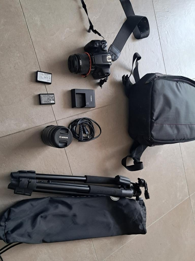 Canon eos 1300D plus ander spullen, Audio, Tv en Foto, Fotocamera's Digitaal, Canon, Ophalen