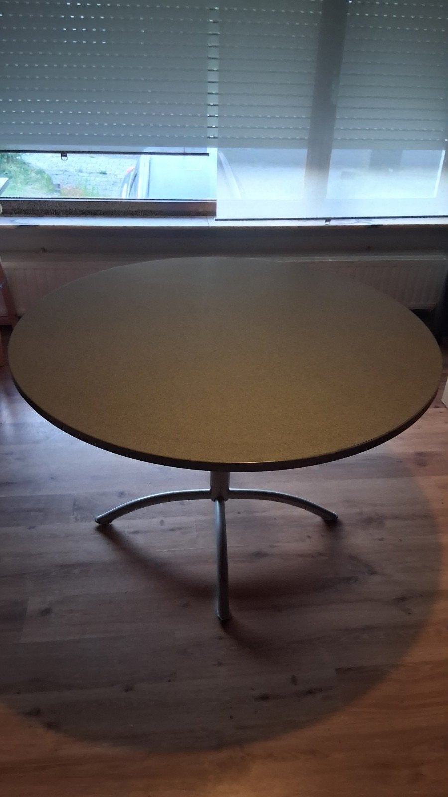 Ronde tafel met centrale poot, Huis en Inrichting, Ophalen