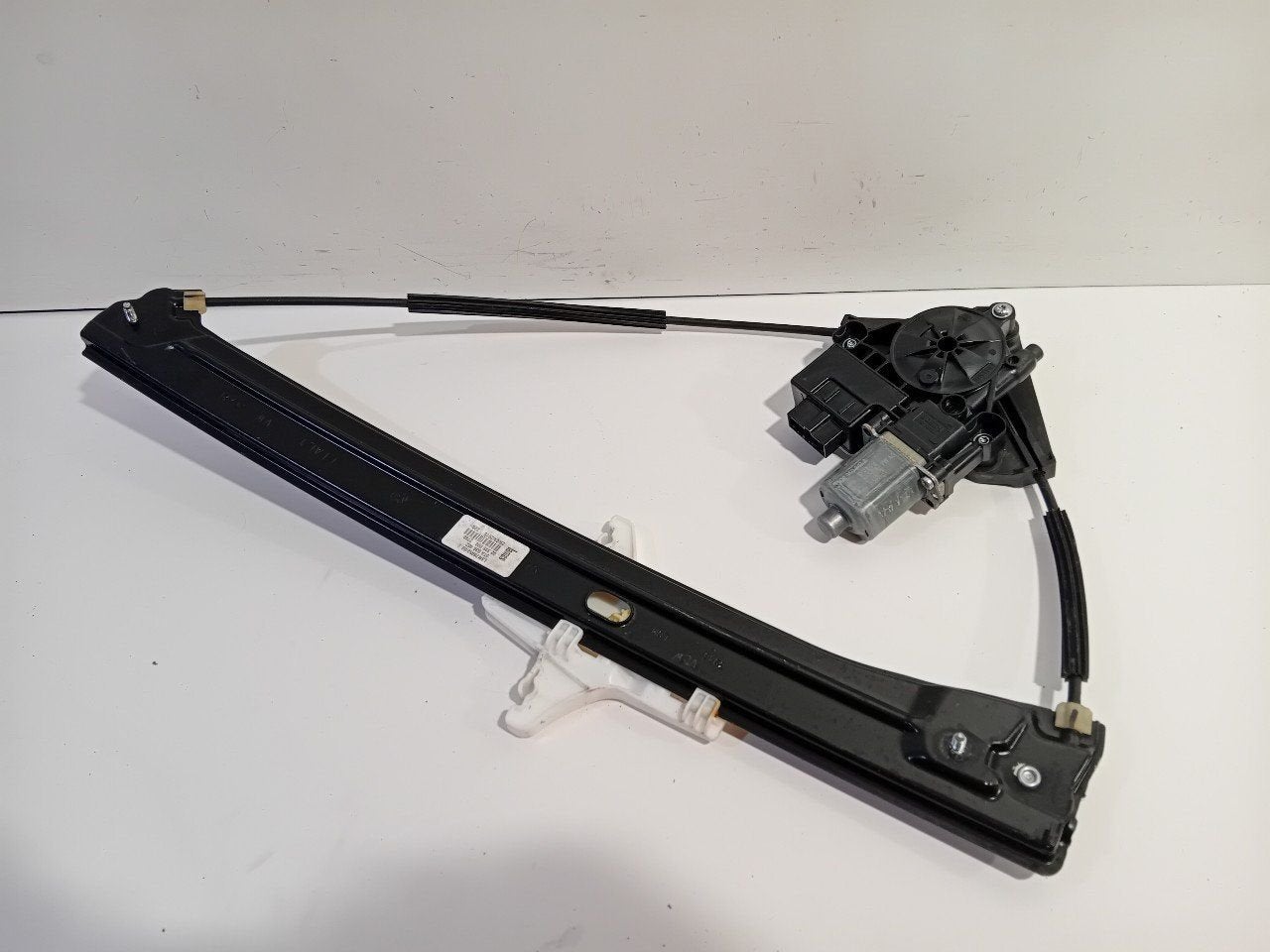 Raammechaniek elektrisch rechts achter Volkswagen Touran, Onderdelen@venauto.nl, Van der Ven Autorecycling B.V., Ettenseweg 76, 4706 PB Roosendaal, The Netherlands
