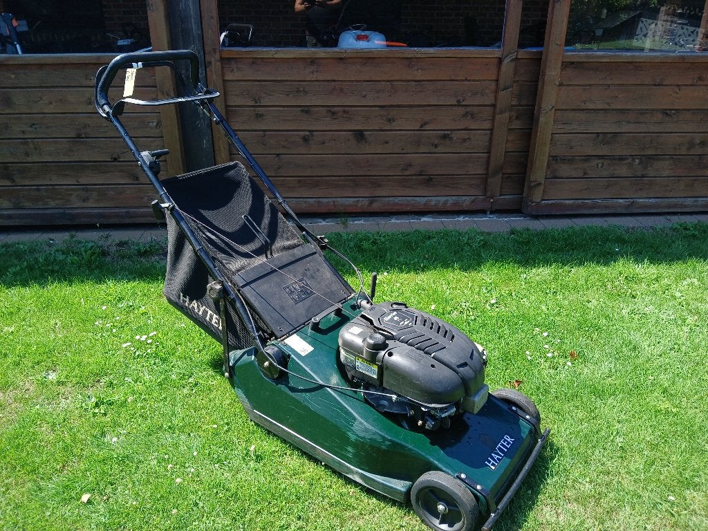 Grasmaaier hayter harrier 48 pro, Tuin en Terras, Grasmaaiers, Ophalen, Cirkelmaaier, Zo goed als nieuw, Opvangzak