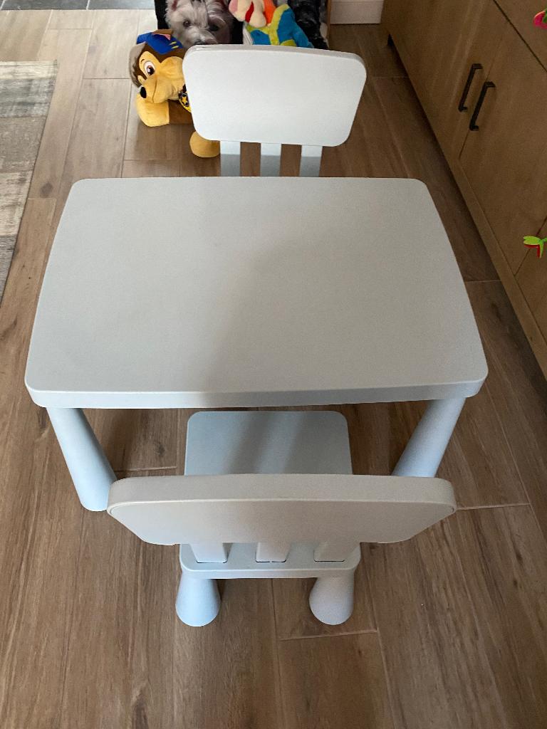 Tafeltje en twee stoeltjes voor kleine kindjes Ikea, Enlèvement, Utilisé, Garçon ou Fille