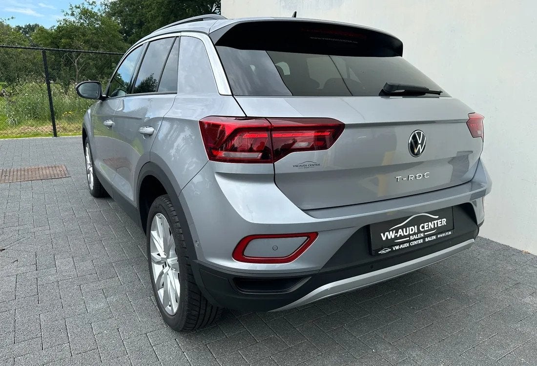 Volkswagen T-Roc 1.5TSI 150PK LIFE DSG ZILVER (bj 2025), Stof, 4 cilinders, Bedrijf, 5 zetels